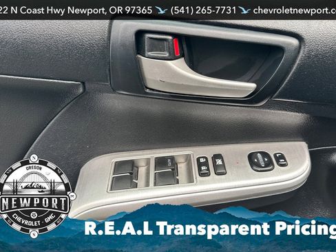 Used 2014 Toyota Camry SE FWD image 11