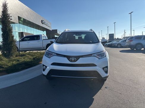 Used 2018 Toyota RAV4 XLE image 2
