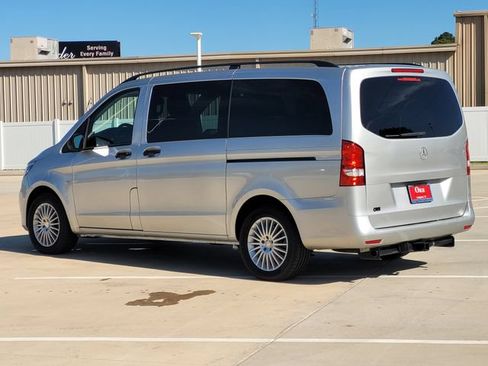 Used 2017 Mercedes-Benz Metris Passenger image 6