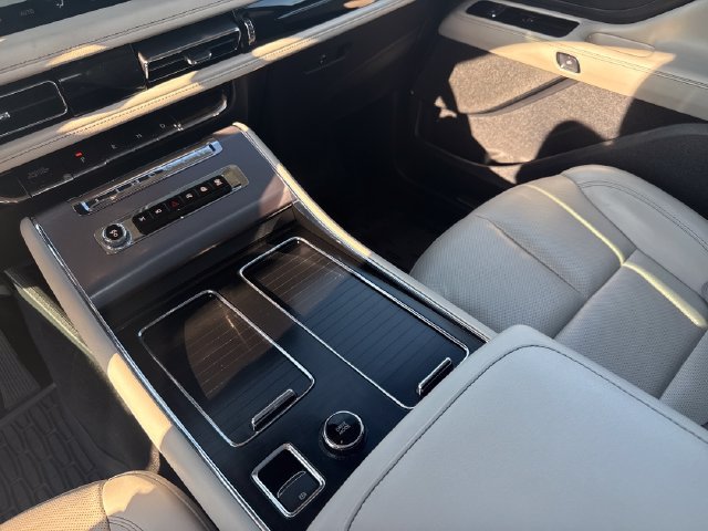 Used 2025 Lincoln Aviator AWD w/ Equipment Group 101A image 27