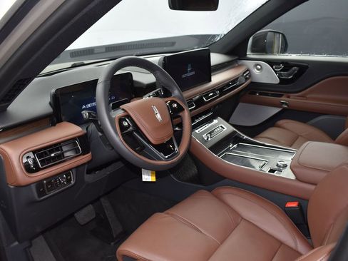 New 2025 Lincoln Aviator Reserve w/ Equipment Group 201A image 8