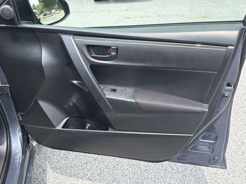 Used 2018 Toyota Corolla L FWD image 17