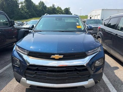 Used 2021 Chevrolet TrailBlazer LT w/ Convenience Package FWD image 3