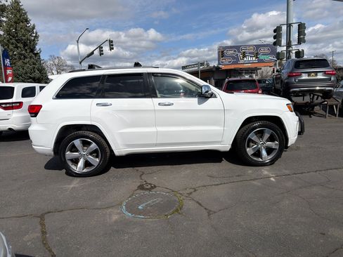 Used 2016 Jeep Grand Cherokee Overland AWD/4WD image 9