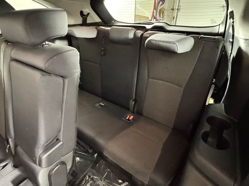 Used 2023 Toyota Highlander LE FWD image 29