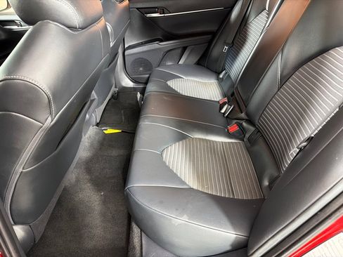 Used 2020 Toyota Camry SE image 19