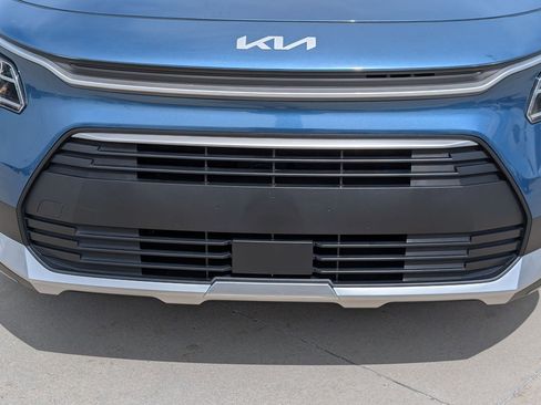 Certified 2025 Kia Niro EX FWD image 9