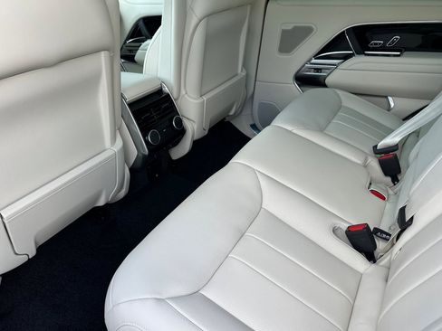 New 2025 Land Rover Range Rover Long Wheelbase SE image 15