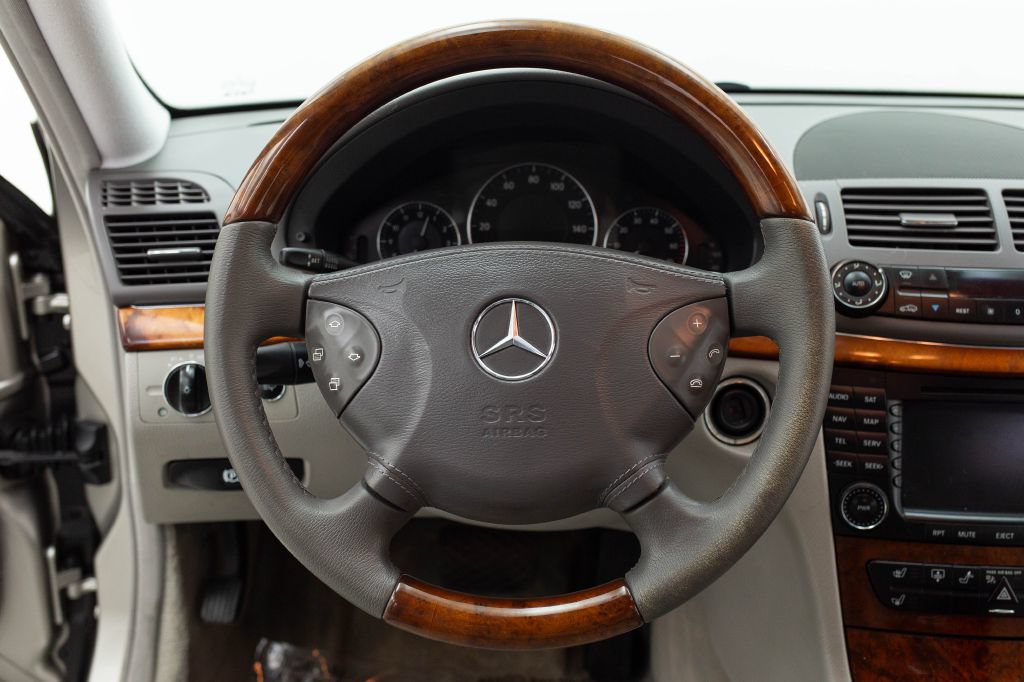 Used 2005 Mercedes-Benz E 500 Sedan w/ Lighting Pkg image 40