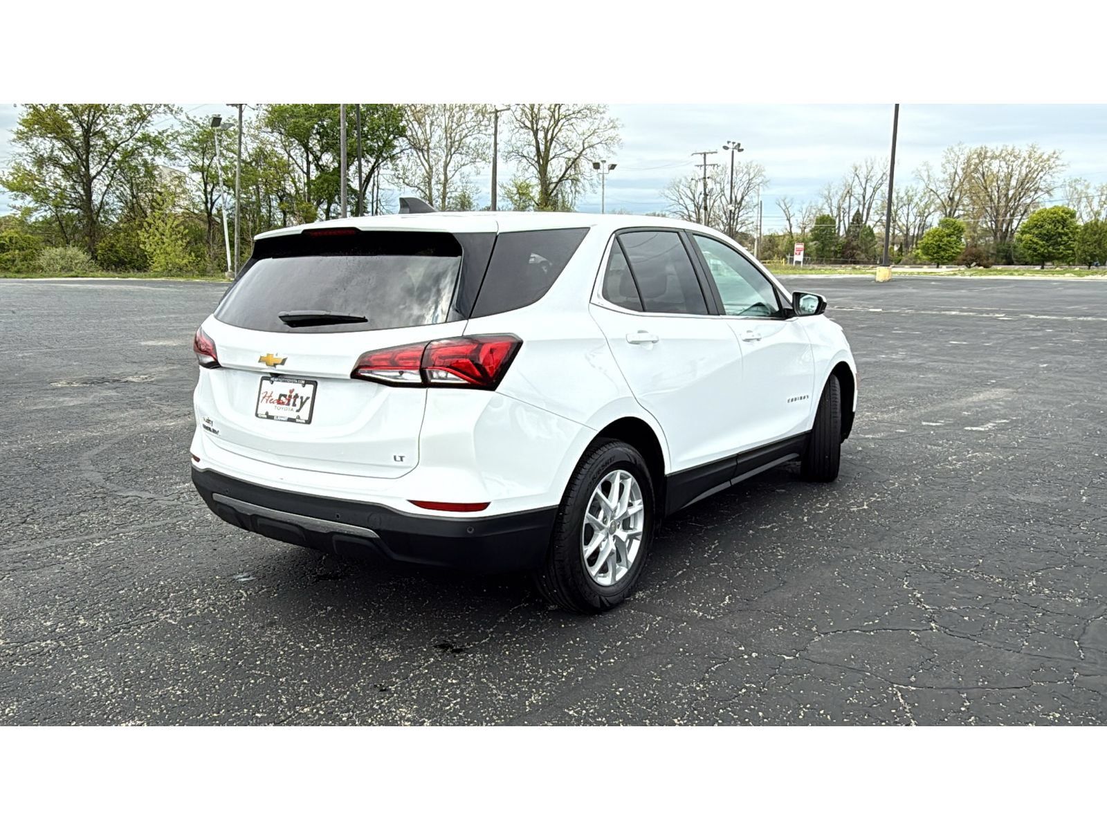 Used 2024 Chevrolet Equinox LT FWD image 9