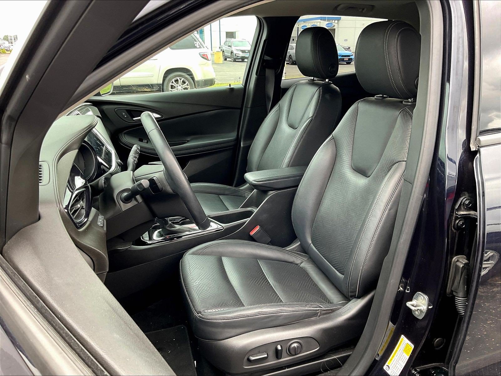 Used 2021 Buick Encore GX Essence w/ Advanced Technology Package FWD image 5