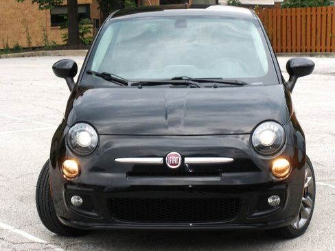 Used 2017 FIAT 500 Pop w/ Sport Appearance Package FWD image 5