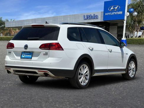 Used 2017 Volkswagen Golf Alltrack SE AWD/4WD image 3