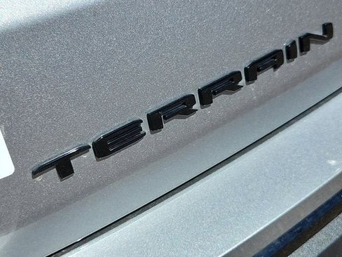 Used 2024 GMC Terrain SLE w/ Driver Convenience Package image 17