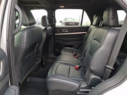 Used 2019 Ford Explorer XLT w/ Equipment Group 202A AWD/4WD image 13