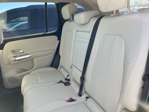 Used 2023 Mercedes-Benz GLB 250 image 33