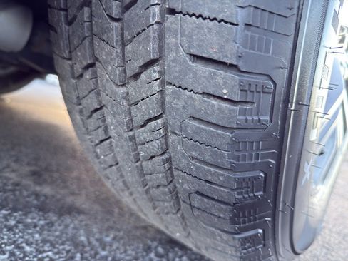 Used 2017 Cadillac XT5 Luxury w/ Driver Awareness Package image 11