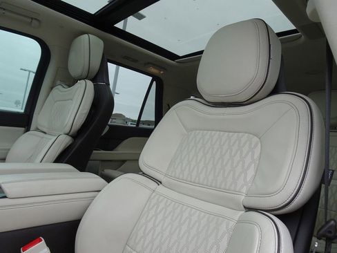 Used 2023 Lincoln Navigator L Black Label AWD/4WD image 10
