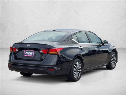 Used 2025 Nissan Altima 2.5 SV FWD image 5