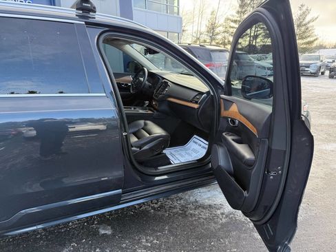 Used 2022 Volvo XC90 T6 Momentum w/ Advanced Package AWD/4WD image 12