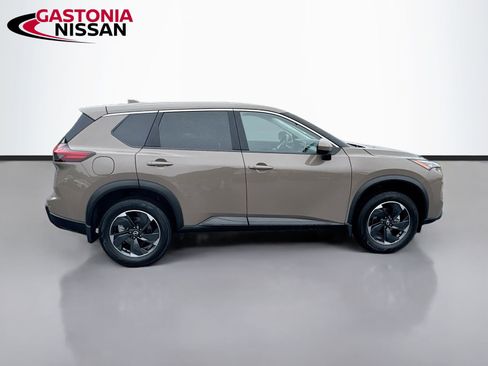 Used 2024 Nissan Rogue SV AWD/4WD image 10