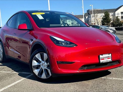 Used 2023 Tesla Model Y Long Range image 2