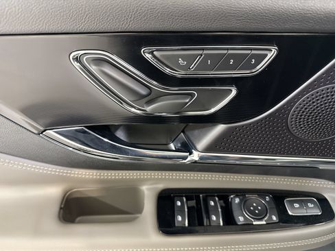 New 2026 Lincoln Corsair Premiere w/ Rear Removable Package Tray FWD image 11