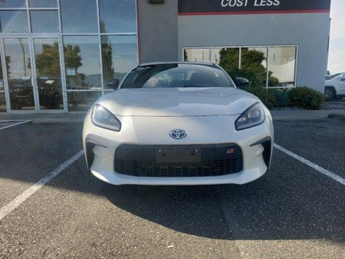 Used 2022 Toyota GR86 RWD image 2
