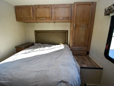 Used 2018 Chevrolet Express 4500 w/ RV Package image 8