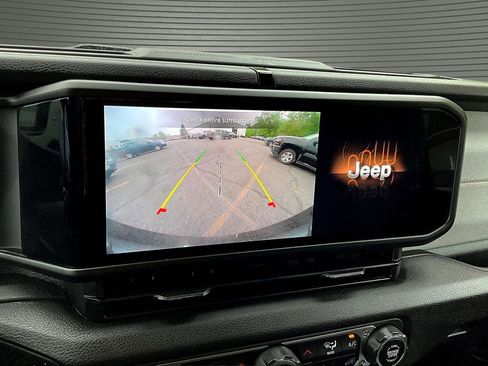 Used 2025 Jeep Wrangler Unlimited Sport AWD/4WD image 9