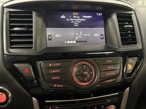 Used 2020 Nissan Pathfinder SV image 39