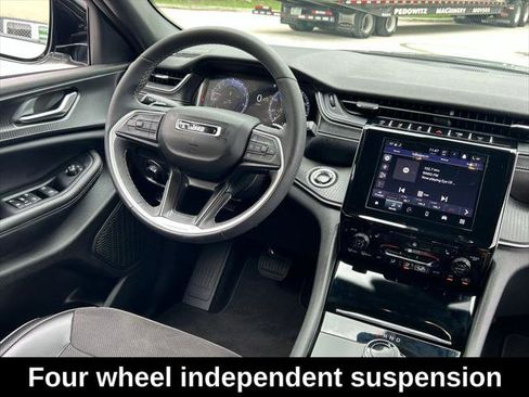 Certified 2024 Jeep Grand Cherokee Altitude image 11