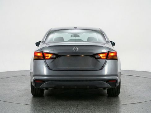 Used 2025 Nissan Altima 2.5 SV image 7