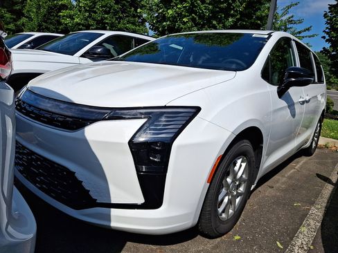 New 2027 Chrysler Pacifica Select FWD image 1