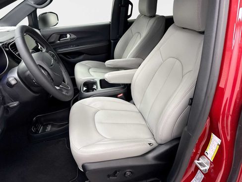 New 2026 Chrysler Pacifica Select FWD image 14