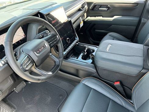 New 2026 GMC Yukon AT4 w/ AT4 Premium Package AWD/4WD image 10