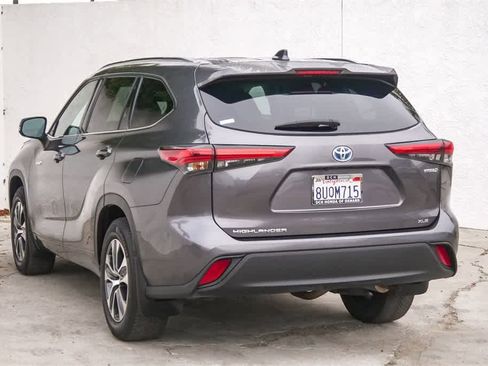 Used 2021 Toyota Highlander XLE image 9