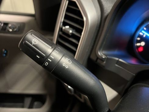 Used 2015 Ford F150 XLT image 29