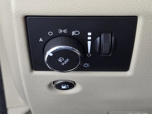 Used 2021 Jeep Grand Cherokee Limited image 27