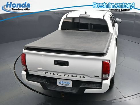 Used 2019 Toyota Tacoma TRD Sport AWD/4WD image 23