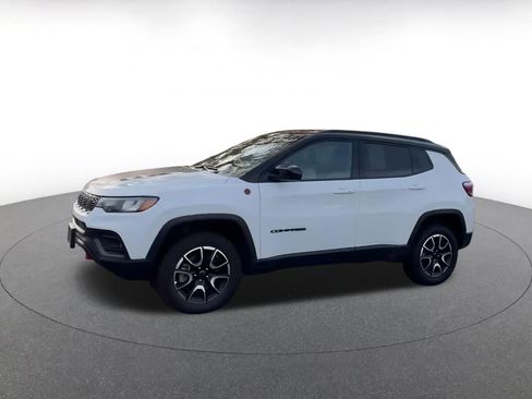Used 2025 Jeep Compass Trailhawk image 8