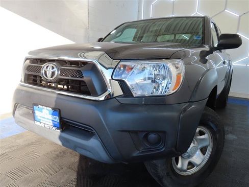 Used 2015 Toyota Tacoma PreRunner w/ Convenience Package RWD image 1