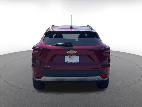 Used 2025 Chevrolet Trax LT w/ LT Convenience Package FWD image 12