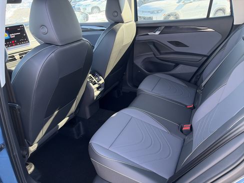 New 2026 Volkswagen Tiguan SE image 11