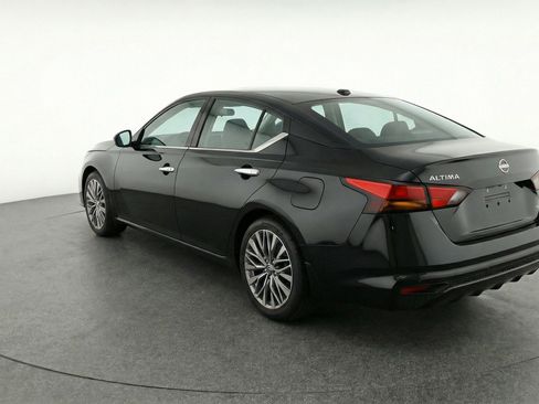 Used 2025 Nissan Altima 2.5 SV image 6