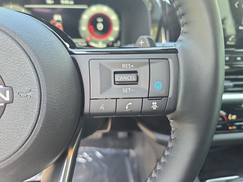 Used 2025 Nissan Pathfinder Platinum AWD/4WD image 19