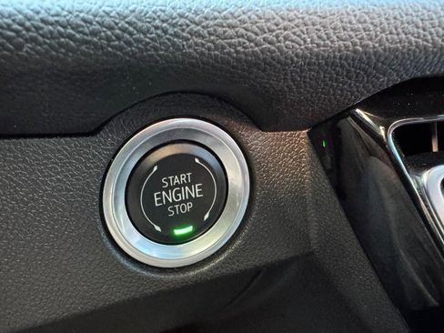 Used 2024 Chevrolet Traverse RS image 24