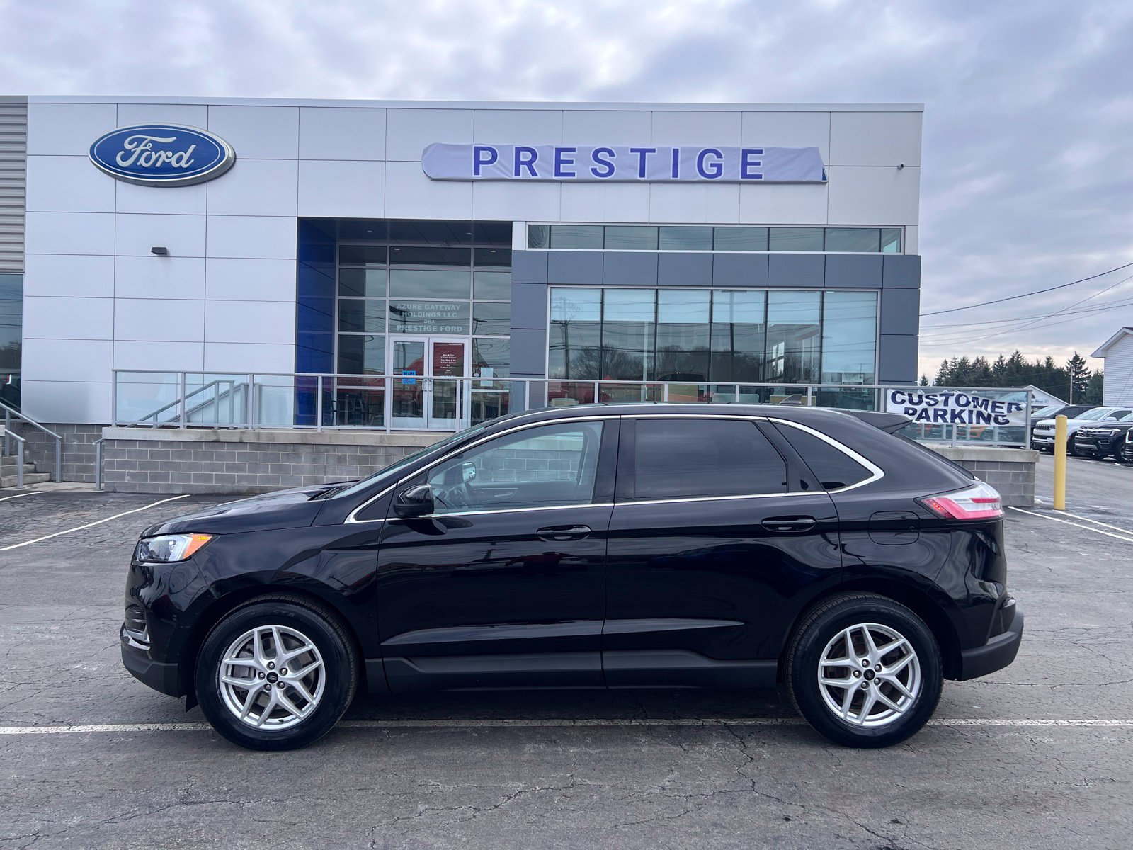 Used 2023 Ford Edge SEL w/ Convenience Package AWD/4WD image 2
