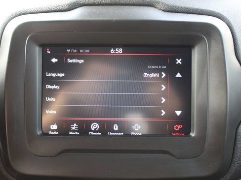Used 2018 Jeep Renegade Latitude FWD image 33
