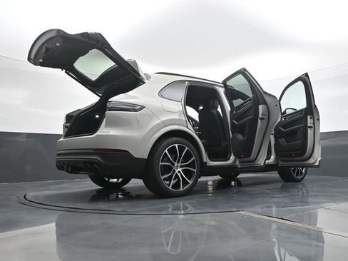 Certified 2023 Porsche Cayenne Platinum Edition AWD/4WD image 25